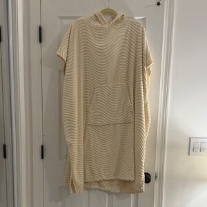 Rip Curl Cream Towel Material Hooded Swim Coverup with Pockets and Hood